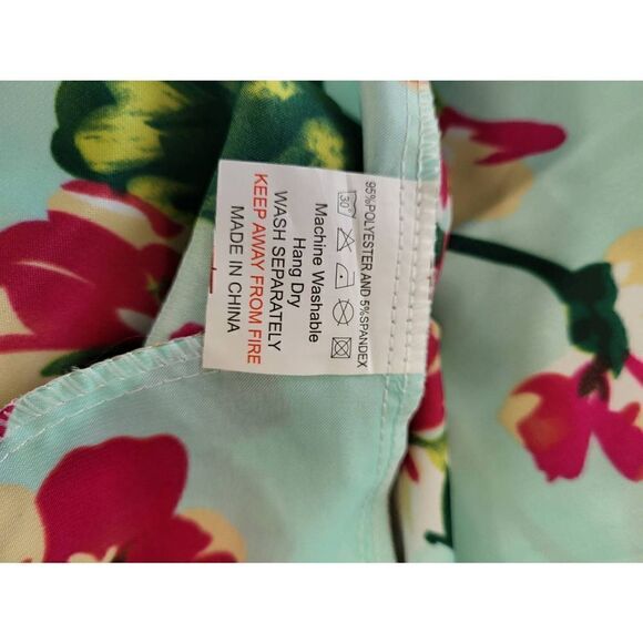 Ms Lovely Robe NWOT  - Picture 9 of 9